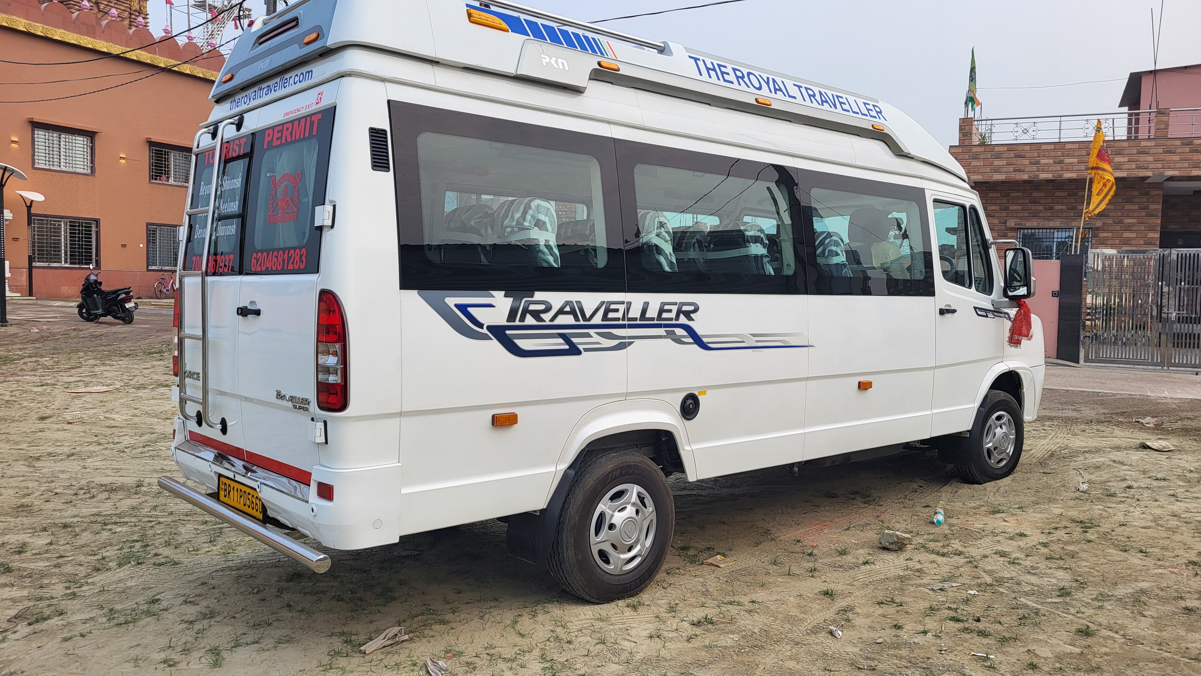 Force Tempo Traveller